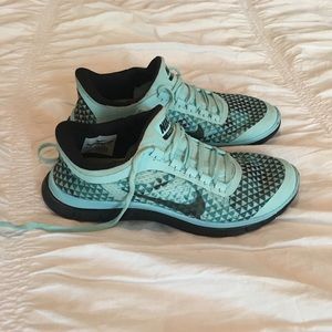 NIKE FREE 3.0 LIGHTLY USED